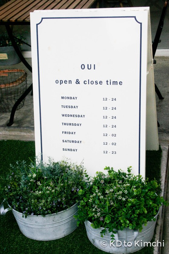 Café Oui's hours