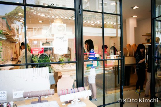 Jewelry boutique having a sale